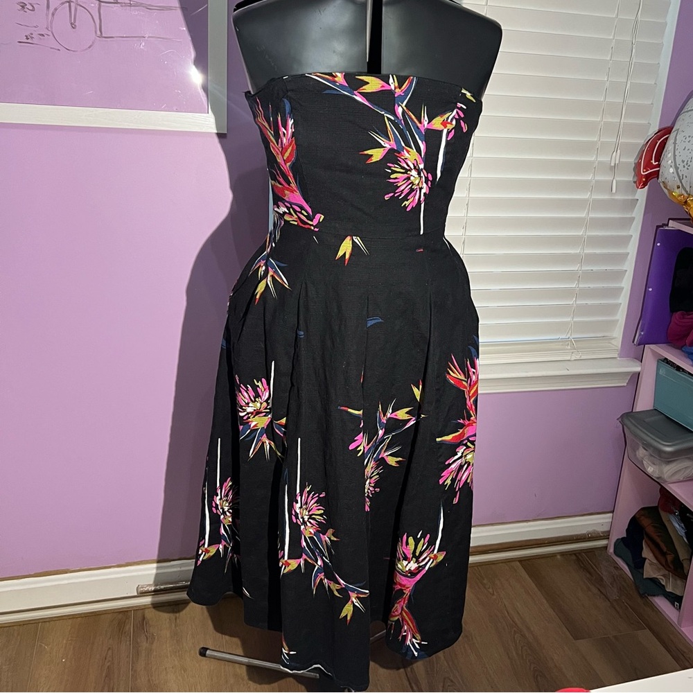 NY&Co Eva Mendes Bird of Paradise
"Del Mar Strapless Dress"
Size S